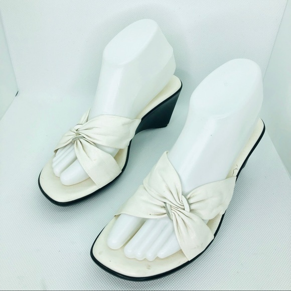 Italian Shoemakers Leather Wedge White Sandals - Picture 2 of 7